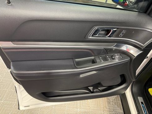 Used 2017 Ford Explorer Sport AWD/4WD image 25