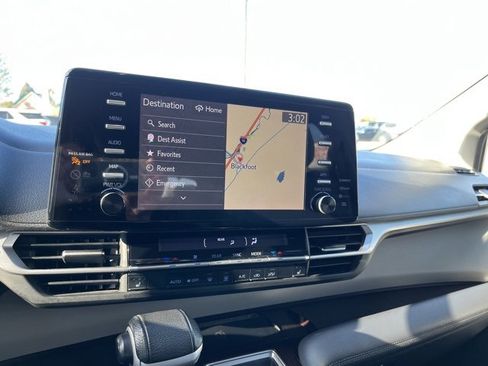 Used 2022 Toyota Sienna XLE image 43