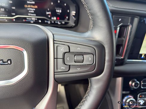 Used 2023 GMC Yukon XL Denali AWD/4WD image 31