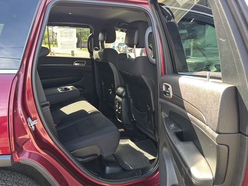 Used 2017 Jeep Grand Cherokee Laredo w/ Quick Order Package 23E AWD/4WD image 25