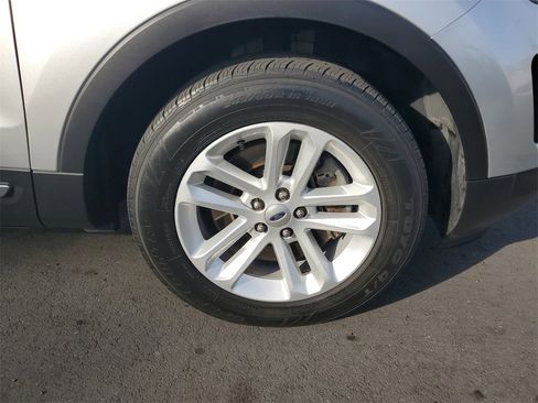 Used 2016 Ford Explorer XLT image 6