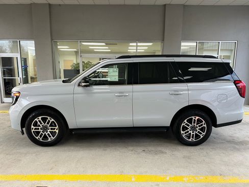 Certified 2025 Ford Expedition Active image 4