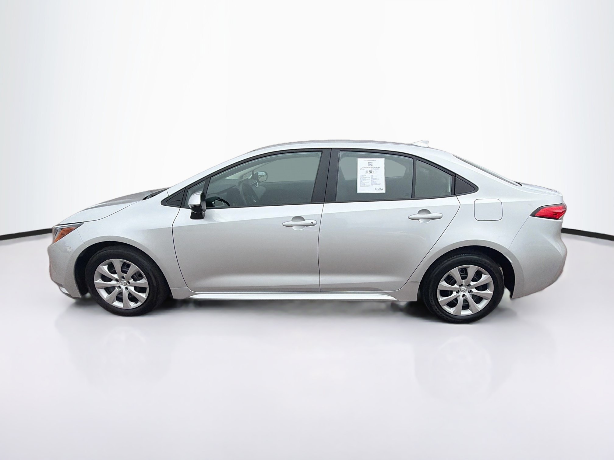 Used 2026 Toyota Corolla LE FWD image 4