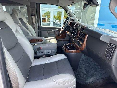 Used 2024 Chevrolet Express 2500 RWD image 4