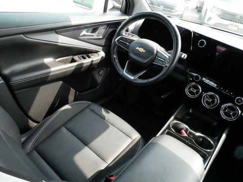 Used 2024 Chevrolet Blazer EV LT AWD/4WD image 9