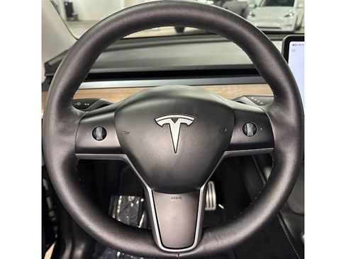 Used 2024 Tesla Model Y Performance image 23