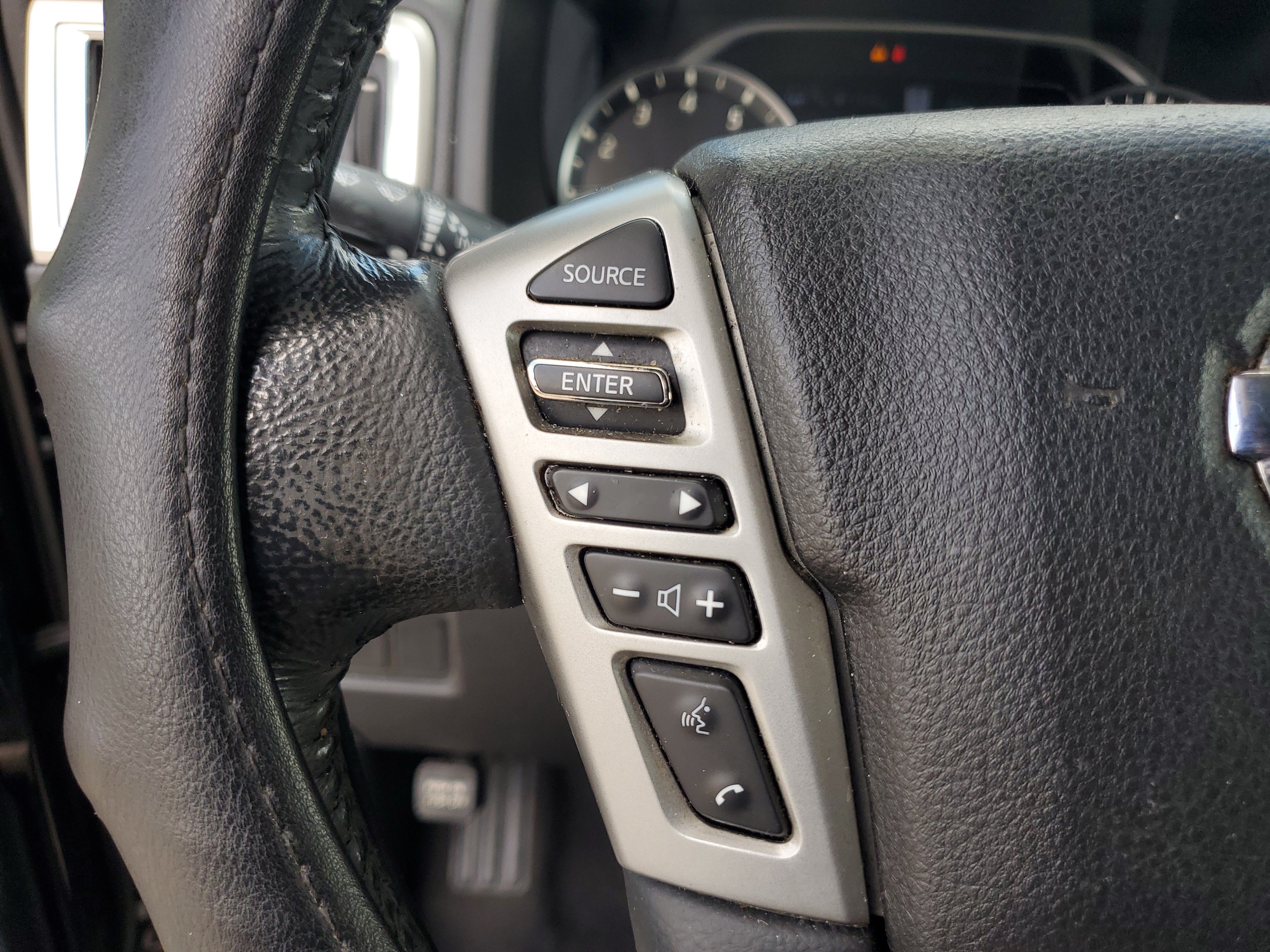 Used 2021 Nissan Titan SV w/ SV Convenience Package RWD image 19