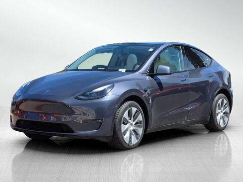 Used 2023 Tesla Model Y Long Range image 8