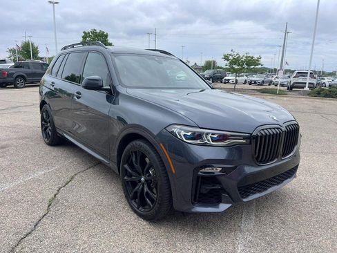 Used 2022 BMW X7 M50i w/ Luxury Seating Package image 2