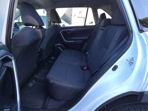 Used 2022 Toyota RAV4 LE AWD/4WD image 39