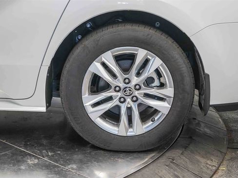 Used 2025 Toyota Sienna XLE w/ XLE Plus Package image 10