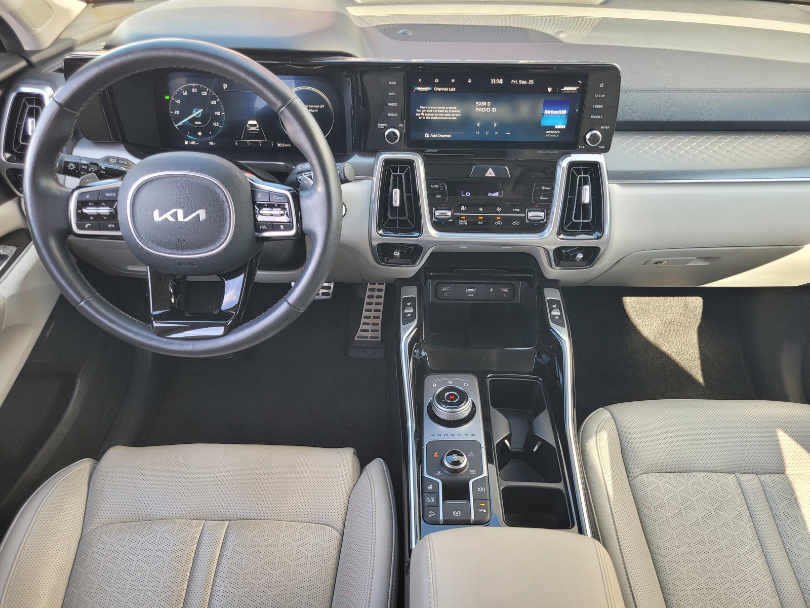 Used 2023 Kia Sorento SX Prestige w/ Panoramic Sunroof Package AWD/4WD image 11