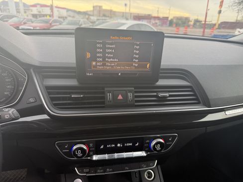 Used 2020 Audi Q5 2.0T Premium image 11