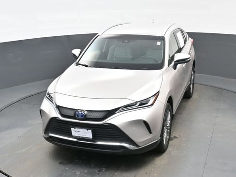 Used 2022 Toyota Venza XLE image 41