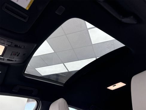 Used 2022 Lexus UX 200 image 37