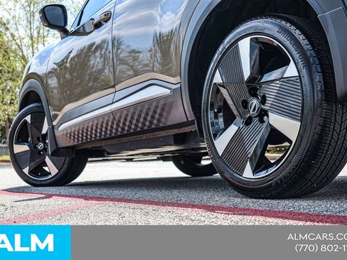 Used 2025 Nissan Kicks SR image 16