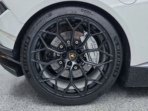 Used 2019 Lamborghini Huracan Performante image 13