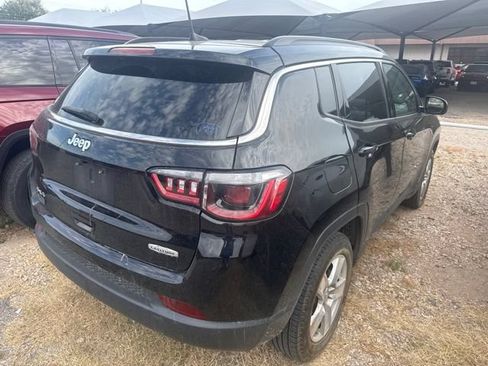 Used 2022 Jeep Compass Latitude w/ Convenience Group AWD/4WD image 4