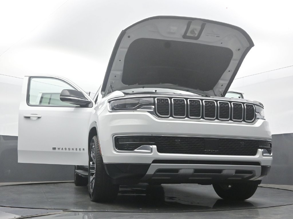 Used 2024 Jeep Wagoneer L Series II AWD/4WD image 63
