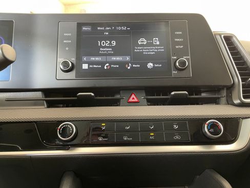 Used 2025 Kia Sportage LX image 18