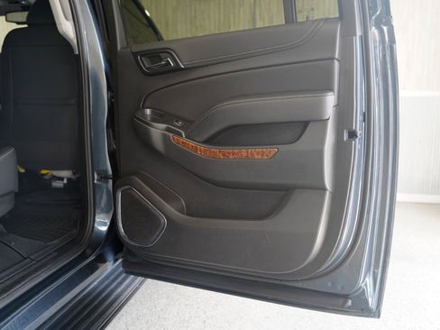 Used 2020 Chevrolet Suburban Premier AWD/4WD image 36