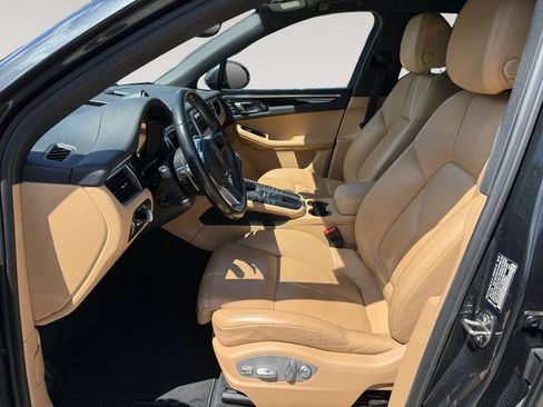 Used 2018 Porsche Macan AWD/4WD image 2