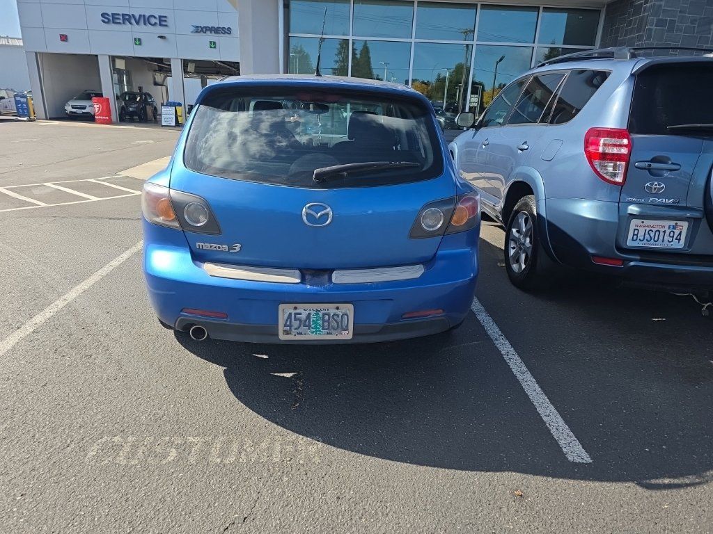 Used 2005 MAZDA MAZDA3 s w/ Moonroof & 6-CD Pkg FWD image 6