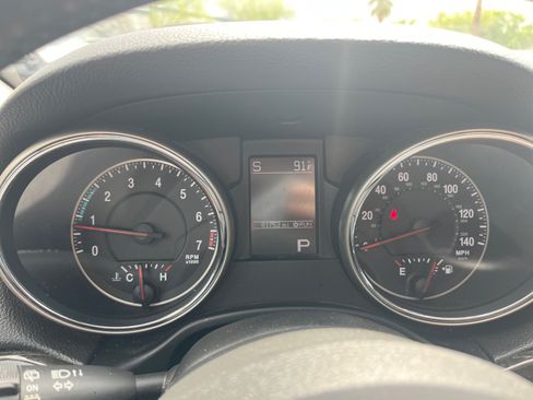 Used 2013 Jeep Grand Cherokee Laredo w/ Laredo E Group AWD/4WD image 18