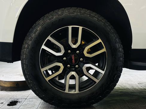 Used 2023 GMC Yukon XL AT4 w/ LPO, Floor Liner Package AWD/4WD image 28