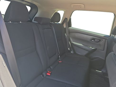 Used 2024 Nissan Rogue S FWD image 18