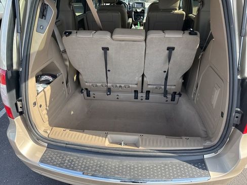 Used 2013 Chrysler Town & Country Touring-L w/ Trailer Tow Group image 8