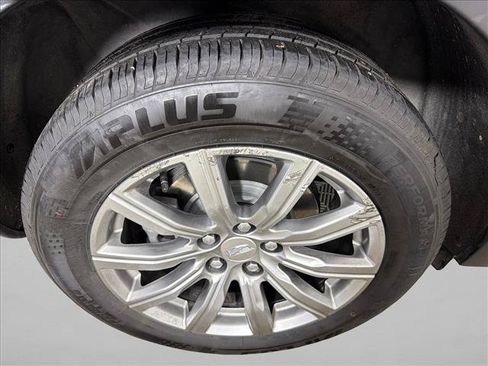 Used 2023 Cadillac XT4 Premium Luxury FWD image 17