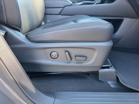 Used 2025 Nissan Pathfinder SL image 12