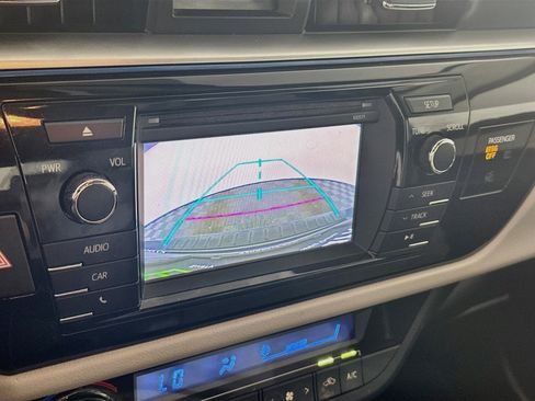 Used 2016 Toyota Corolla LE FWD image 21
