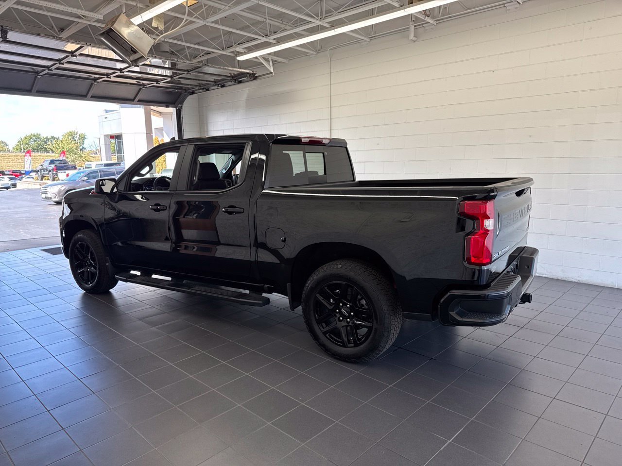 Used 2025 Chevrolet Silverado 1500 RST AWD/4WD image 5
