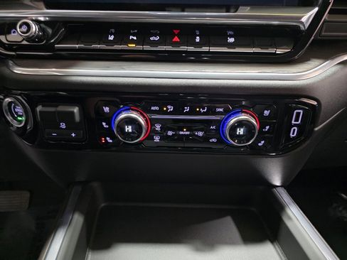 Used 2025 GMC Sierra 2500 SLT w/ SLT Premium Package image 23