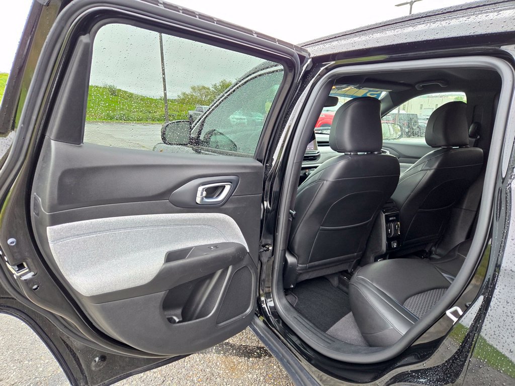 Used 2023 Jeep Compass Latitude w/ Mopar Graphics Package AWD/4WD image 26