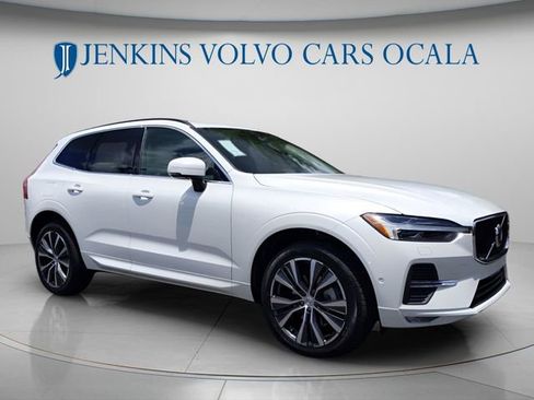 Used 2022 Volvo XC60 B5 Momentum w/ Advanced Package image 2