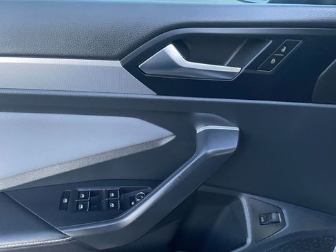 Used 2025 Volkswagen Jetta SE image 20