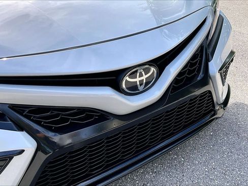 Used 2024 Toyota Camry SE image 30