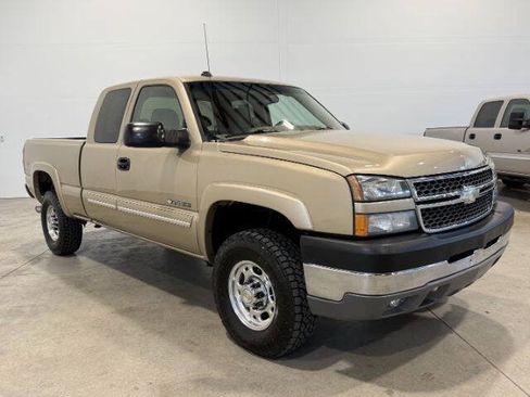 Used 2005 Chevrolet Silverado 2500 LS w/ Skid Plate Package AWD/4WD image 5