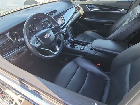 Certified 2022 Cadillac XT6 Premium Luxury image 10