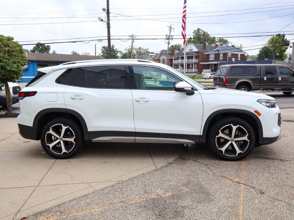 Used 2025 Volkswagen Tiguan SE AWD/4WD image 6