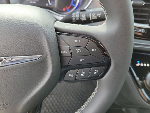 Used 2022 Chrysler Pacifica Touring-L w/ S Appearance Package image 32