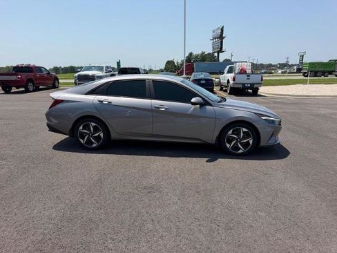 Used 2023 Hyundai Elantra SEL w/ Convenience Package FWD image 4