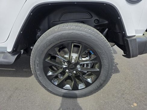 Used 2022 Jeep Wrangler Unlimited Sahara 4xe image 10