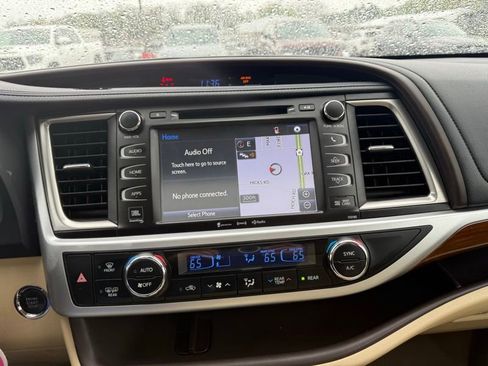 Used 2017 Toyota Highlander Limited AWD/4WD image 13