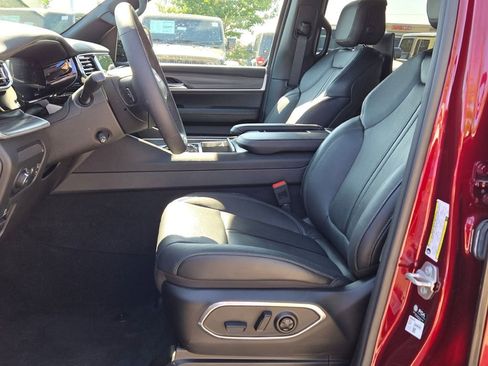 Used 2023 Jeep Wagoneer Series III w/ Rear Seat Video Group 1 AWD/4WD image 25