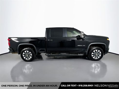 Used 2021 Chevrolet Silverado 2500 Custom w/ Custom Value Package image 4