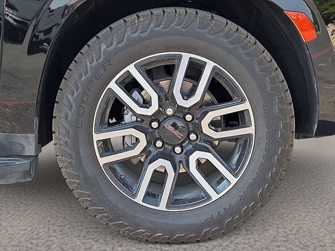 Used 2023 GMC Yukon AT4 AWD/4WD image 7